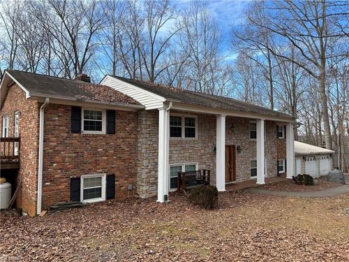 5218 Bear Creek Rd, Winston-Salem, NC, 27106-9603 | Card Image