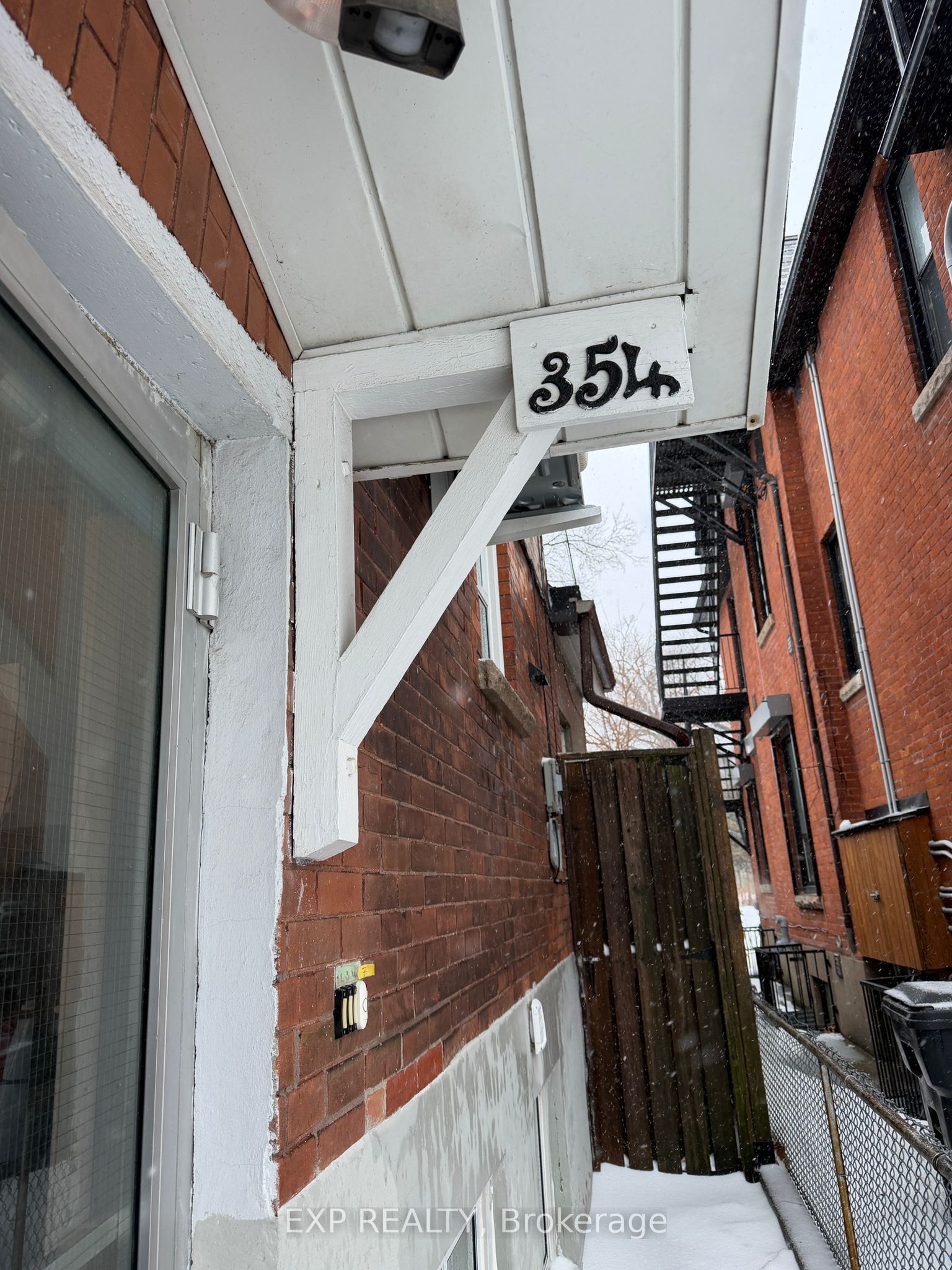 Residential Lease in Toronto W02 4