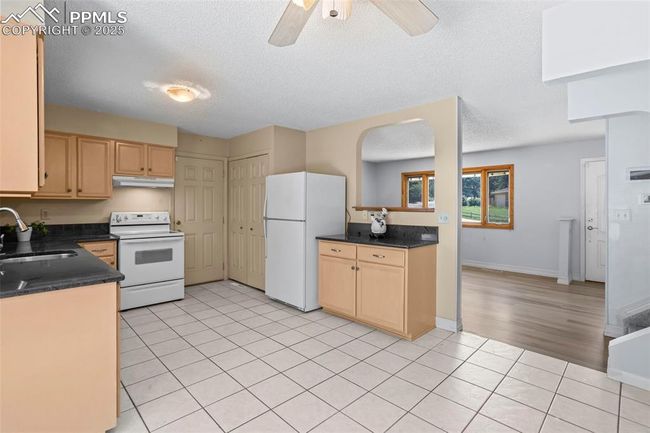 5888 Eldora Dr, House other with 3 bedrooms, 2 bathrooms and 2 parking in Colorado Springs CO | Image 4