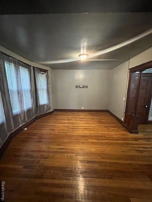 4427 Helen St, Detroit, MI, 48207-1931 | Card Image