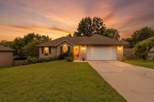 825 Pershing St, Willard, MO, 65781-8150 | Card Image