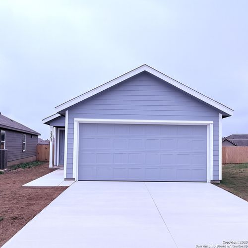 5705 Mangas Cir, Seguin, TX, 78155-3872 | Card Image