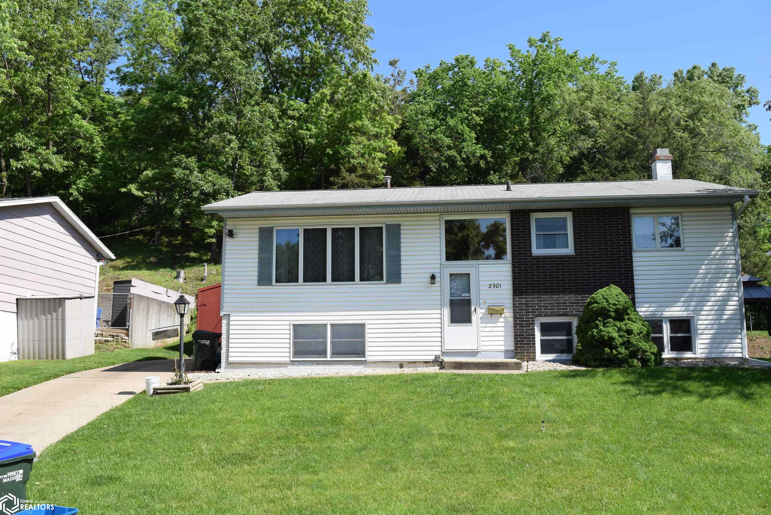 Mokena Ter, Fort Madison, IA 52627