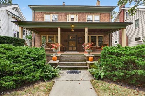 1077 Erie Cliff Dr, Lakewood, OH, 44107-1213 | Card Image