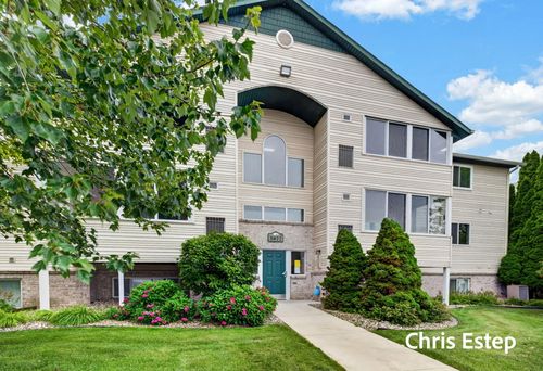 31-5877 Crosswinds Dr, Norton Shores, MI, 49444-8758 | Card Image
