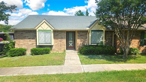 31-18 E Townhouse Ln, Grand Prairie, TX, 75052-5923 | Card Image