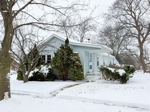 3433 Camden Ave, Burton, MI, 48529 | Card Image