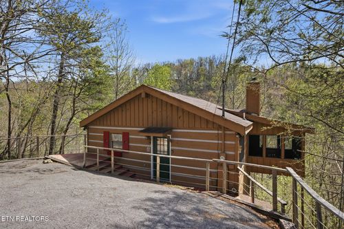 942 Vixen Run, Gatlinburg, TN, 37738-6343 | Card Image