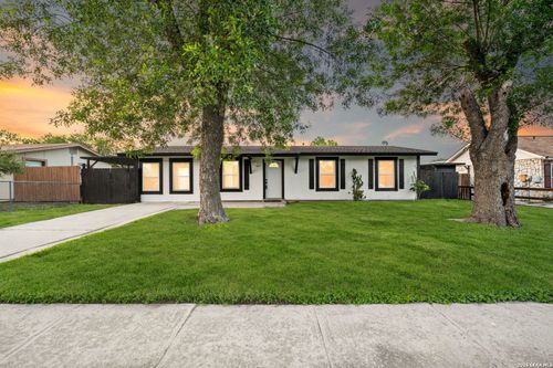 5871 Castle Lk, San Antonio, TX, 78218-4123 | Card Image