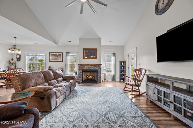 442 Crows Nest Ln, House other with 3 bedrooms, 2 bathrooms and 2 parking in Sneads Ferry NC | Image 6