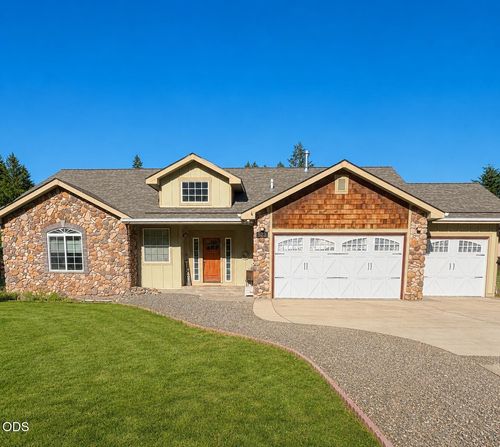 523 E Forks Cir, Cave Junction, OR, 97523-8506 | Card Image
