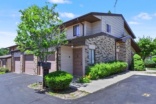 3-402 Sheffield Road, Waukesha, WI, 53186 | Card Image