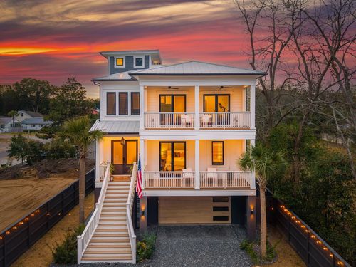 121 Simmons St, Mount Pleasant, SC, 29464-4346 | Card Image