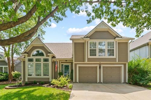 22001 W 51st Ter, Shawnee, KS, 66226-3876 | Card Image