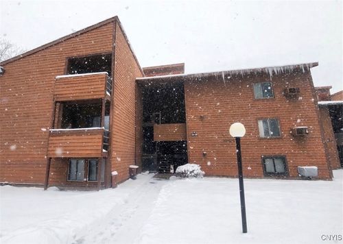 325 Village Blvd N, Baldwinsville, NY, 13027-3018 | Card Image