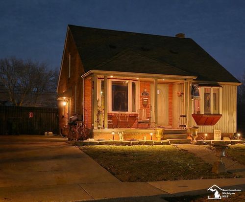 1429 12th St, Wyandotte, MI, 48192-3333 | Card Image