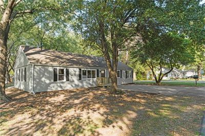 604 S Vine Street, House other with 3 bedrooms, 2 bathrooms and null parking in Louisburg KS | Image 3