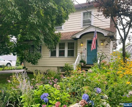 322 Magnolia Pl, Leonia, NJ, 07605-1709 | Card Image