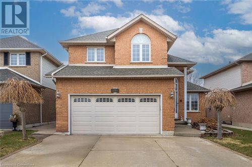 42 Hillgarden Dr, Stoney Creek, ON, L8J3R3 | Card Image