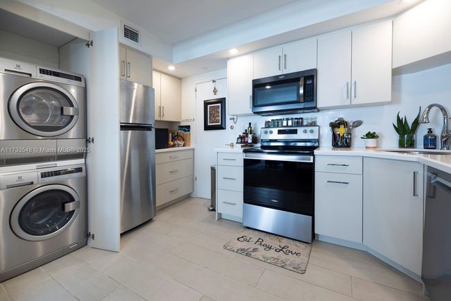 APT-1615 - 4010 Galt Ocean Dr, Condo with 1 bedrooms, 1 bathrooms and null parking in Fort Lauderdale FL | Image 6