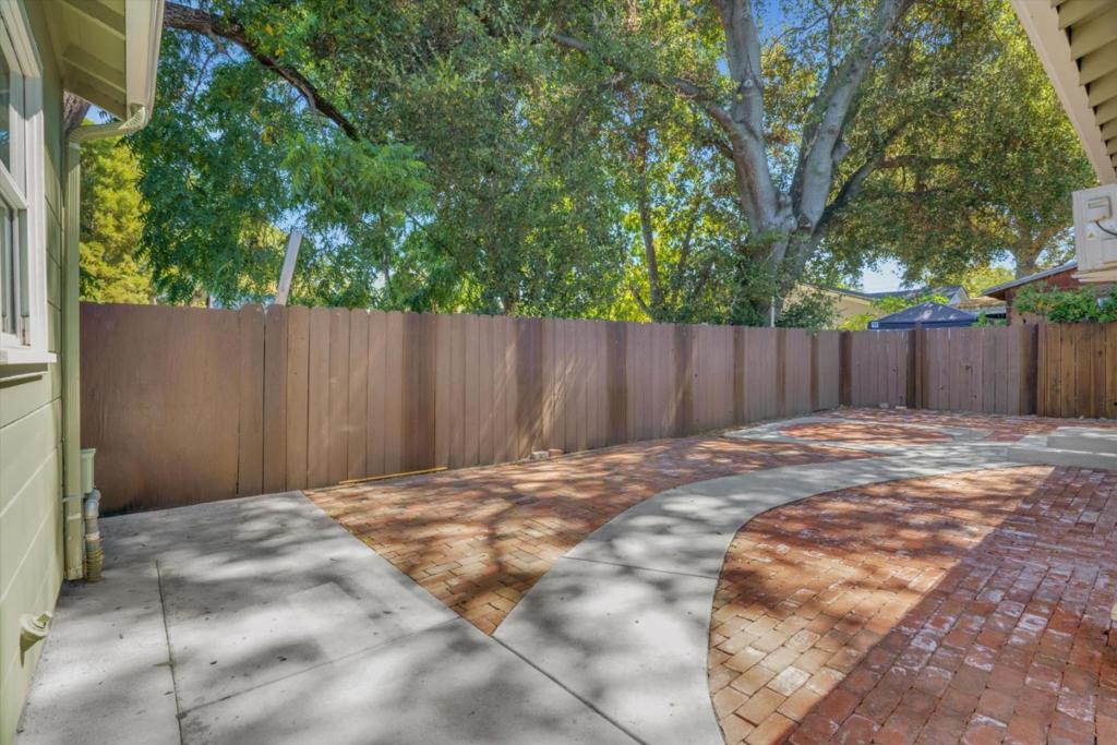 Residential in East Palo Alto 3
