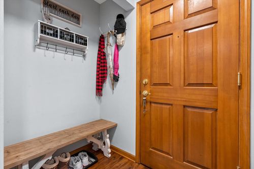 131-530 N Silverbrook Drive, West Bend, WI, 53090 | Card Image