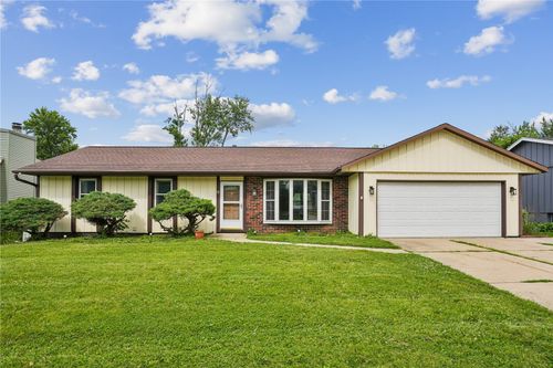 23 Clive Dr Nw, Cedar Rapids, IA, 52405-4536 | Card Image