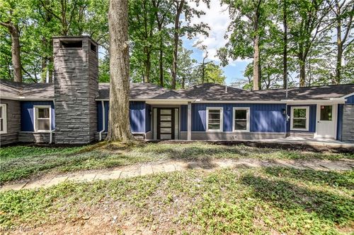 2531 Timberline Dr, Willoughby Hills, OH, 44094-9154 | Card Image