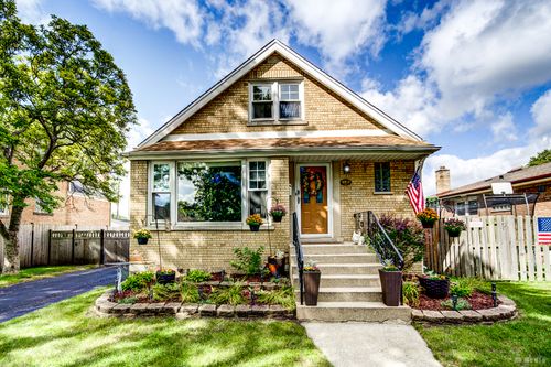 10942 S Tripp Ave, Oak Lawn, IL, 60453-5768 | Card Image