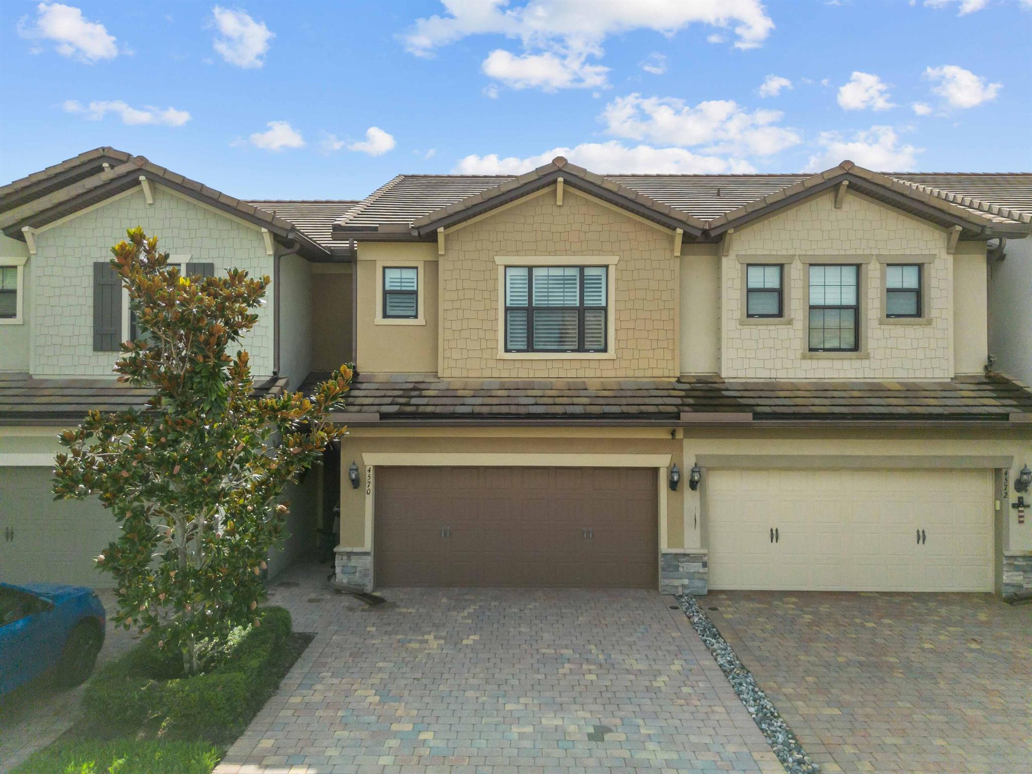 San Fratello Cir, Lake Worth, FL 33467