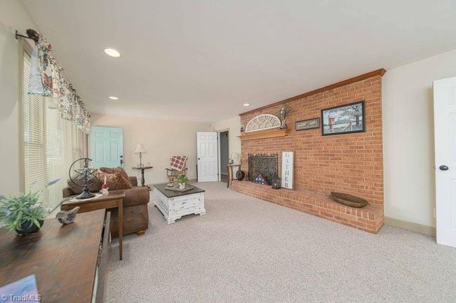 7044 Belews Creek Rd, House other with 3 bedrooms, 3 bathrooms and null parking in Belews Creek NC | Image 4