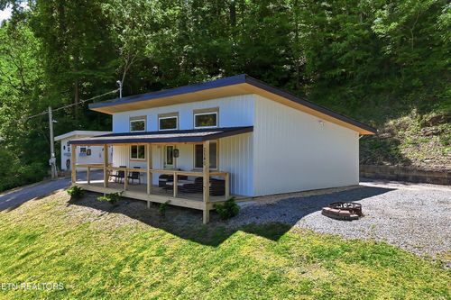 2540 Pittman Center Rd, Sevierville, TN, 37876 | Card Image