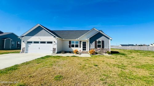 206 Trophy Ridge Dr, Richlands, NC, 28574-8490 | Card Image