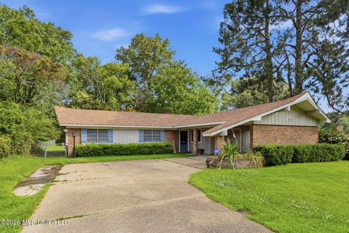 1012 Briarwood Dr, Clinton, MS, 39056-3607 | Card Image