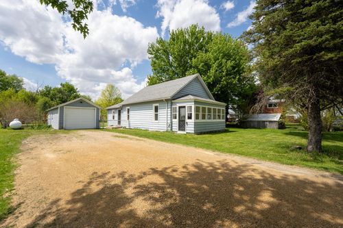 106 School St, CHANA, IL, 61015-9725 | Card Image