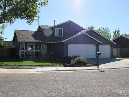 940 N Miner Ave, Kuna, ID, 83634-3015 | Card Image