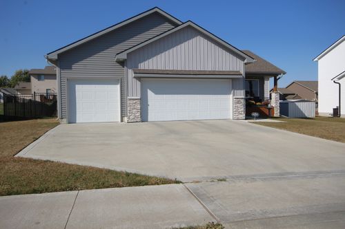 513 Prairie View Drive, Huxley, IA, 50124 | Card Image