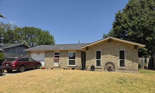 709 Shorecrest Dr, Garland, TX, 75040-6561 | Card Image