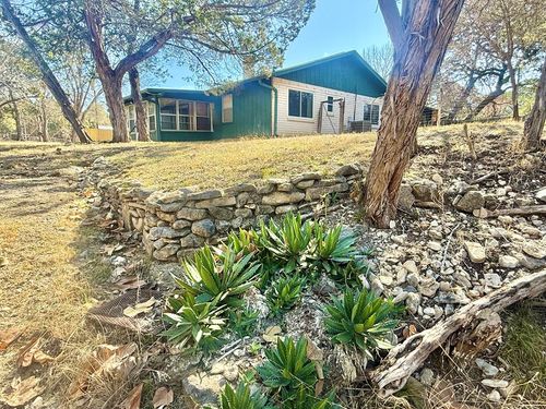 204 Aqua Vista Dr, Kerrville, TX, 78028-8886 | Card Image