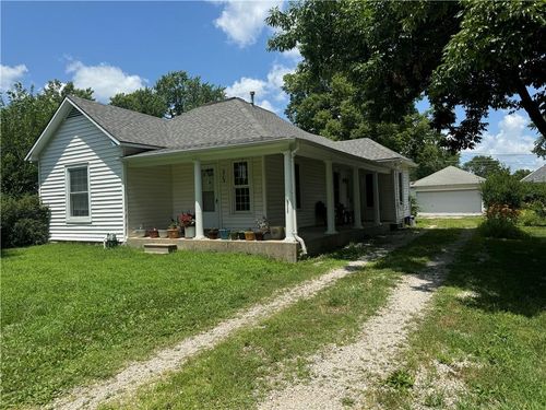 515 7th Ave, Garnett, KS, 66032-1419 | Card Image