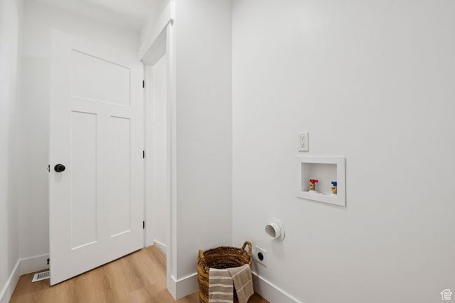 Upstairs laundry hook ups | Image 8