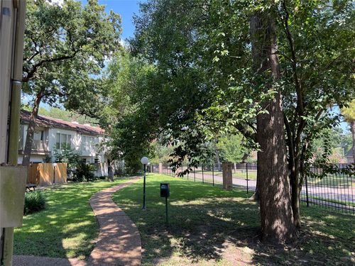 apt-455-2100 Tanglewilde St, Houston, TX, 77063-1264 | Card Image