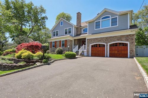 72 4th St, Park Ridge, NJ, 07656-2037 | Card Image