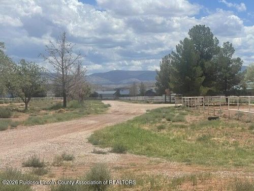 32 Racetrack Cir, Tularosa, NM, 88352-9413 | Card Image