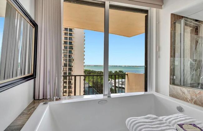 APT-1-905 - 4200 N Ocean Dr, Condo with 2 bedrooms, 2 bathrooms and null parking in Riviera Beach FL | Image 32
