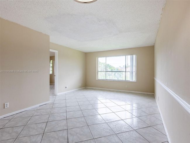 I - 10106 Twin Lakes Dr, Condo with 2 bedrooms, 2 bathrooms and null parking in Coral Springs FL | Image 9