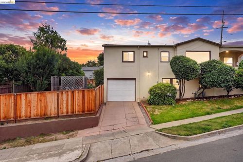 2760 Best Ave, Oakland, CA, 94619-3203 | Card Image
