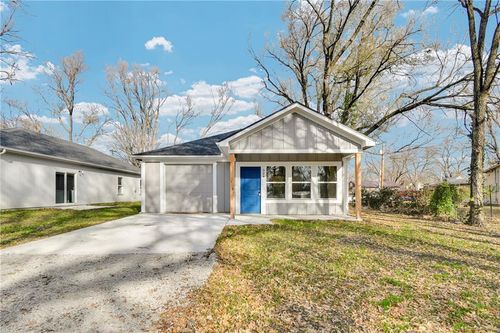 324 E 2nd St, Adrian, MO, 64720-9241 | Card Image