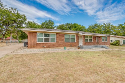 1208 Warden St, Benbrook, TX, 76126-3528 | Card Image