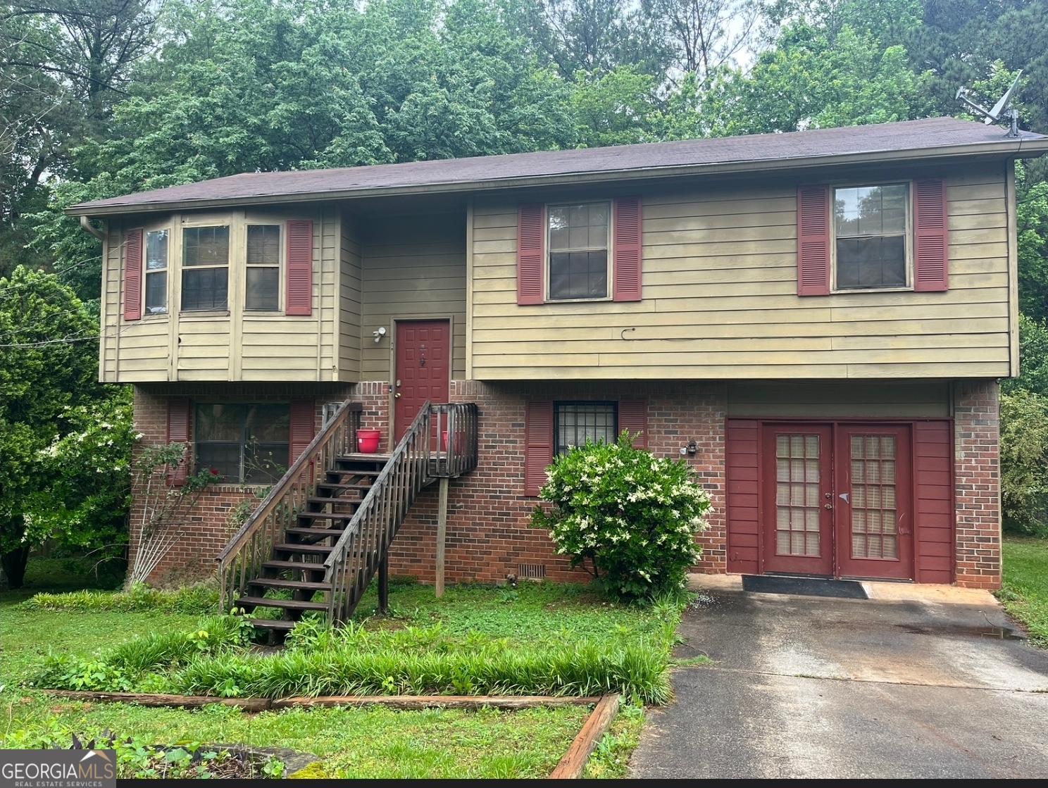 Wood Path Dr, Stone Mountain, GA 30083